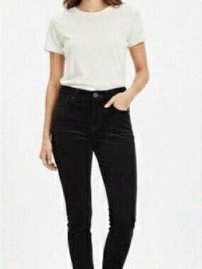Old Navy Black Velveteen 5 Pocket Rockstar Pants Size 6